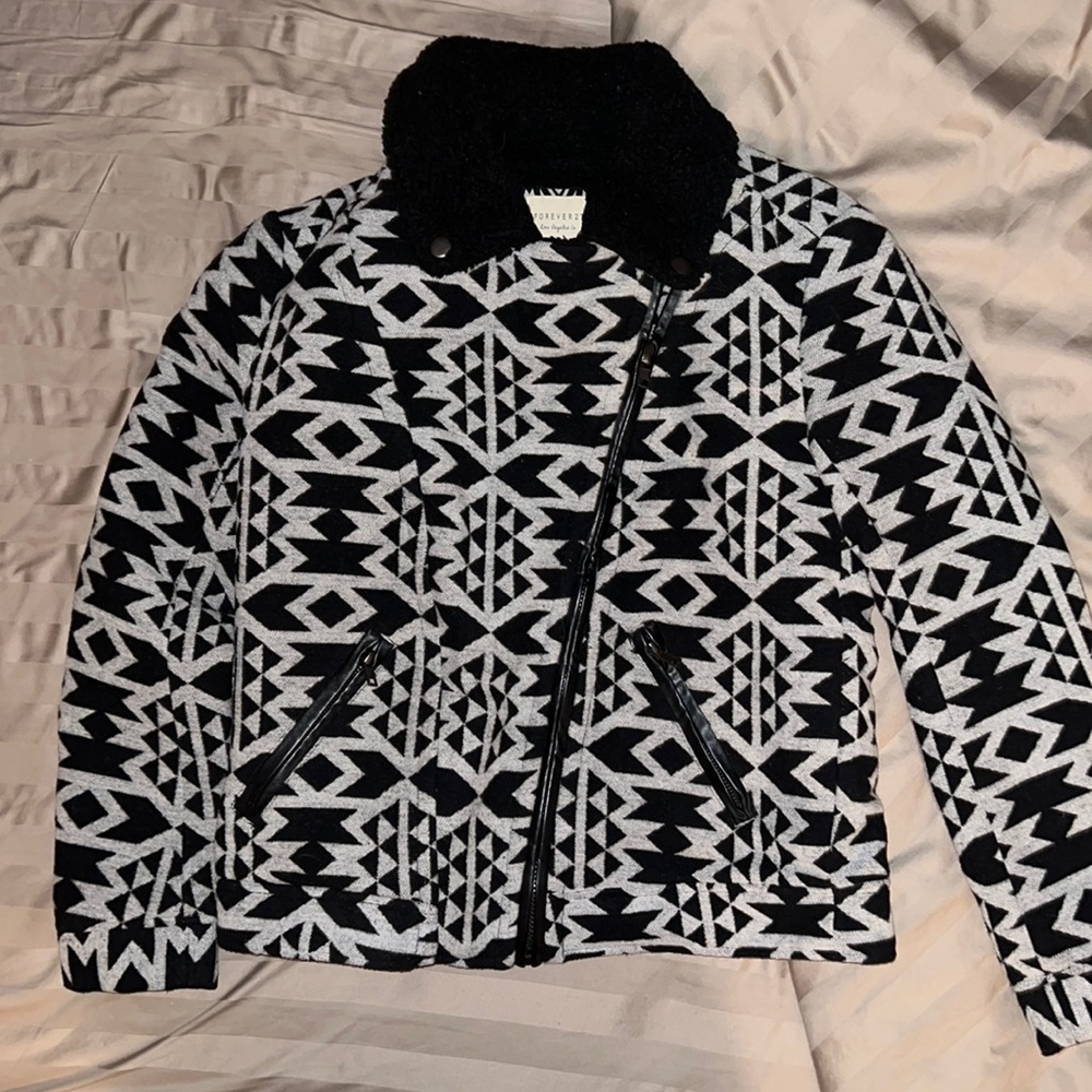 Forever 21 Heavy Jacket Fleece Lined zips up snaps Zipper pockets size Small